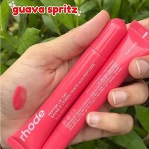 (1) RHODE GUAVA SPRITZ Lip Tint - Vibrant Guava